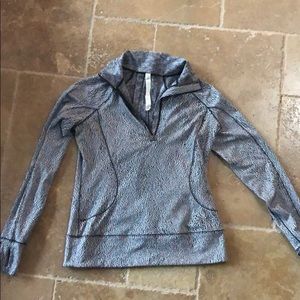 Lululemon women’s long sleeve half zip.